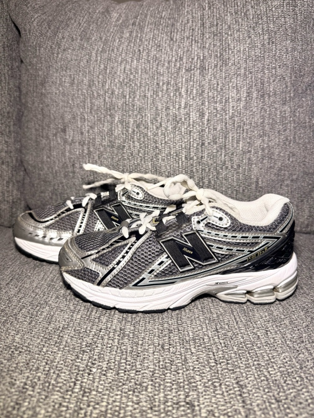 New Balance Boy 1906R Silver Metallic Black GC1906CG Shoes Sneakers size 4Y